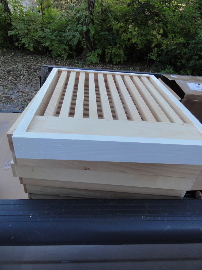 Beekeeping with Slatted Racks in the Midwest. R. Burns Honey